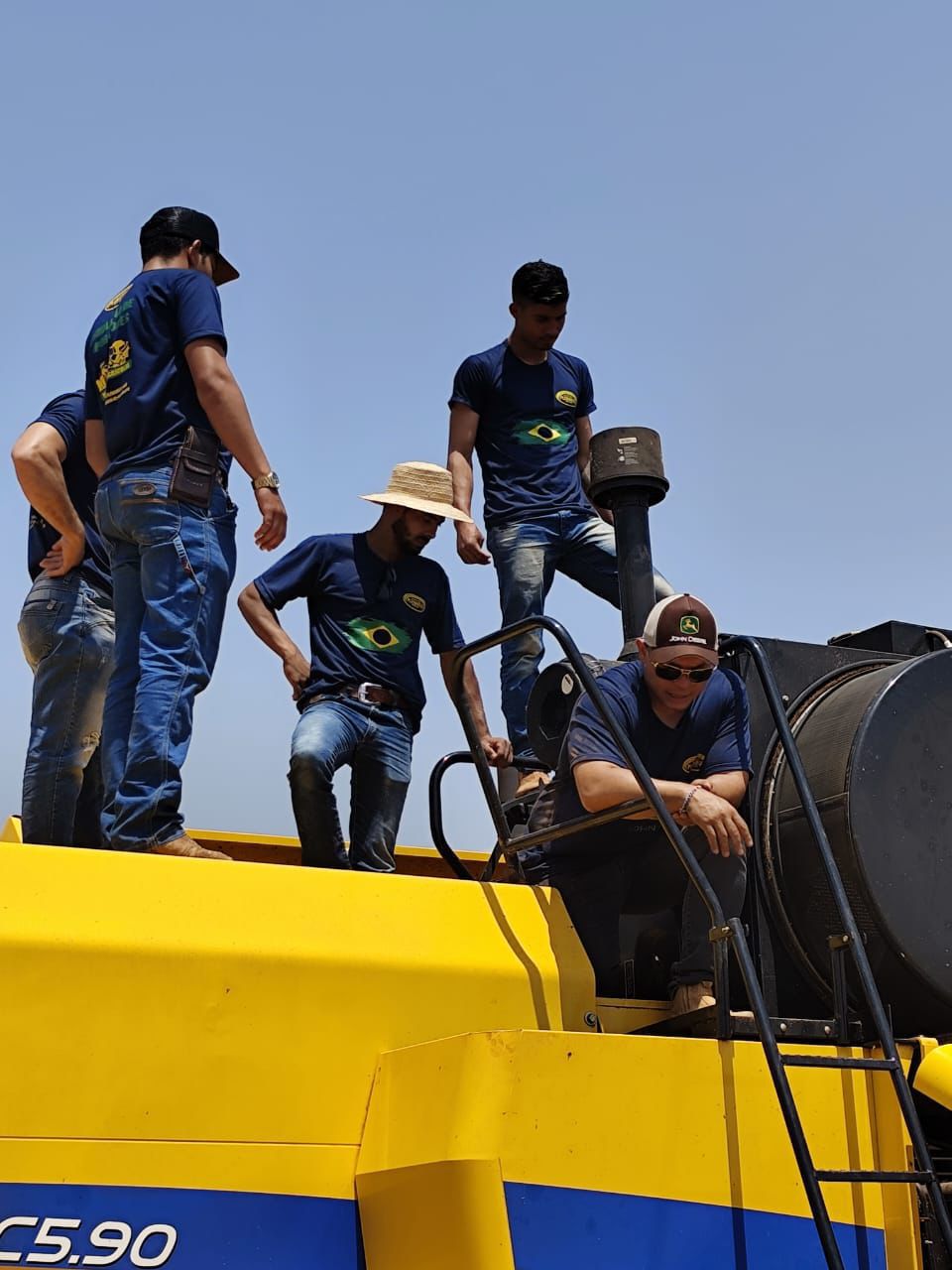 Máquinas agrícolas em formação prática